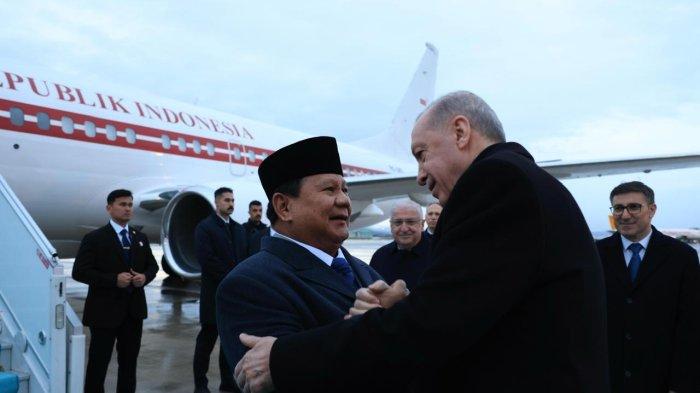 PRABOWO KE TURKI - Presiden Republik Indonesia, Prabowo Subianto, telah tiba di Ankara, Turki, pada Rabu (9/4/2025) malam waktu setempat. Prabowo disambut langsung Presiden Erdogan begitu tiba di Turki. (Sekretariat Presiden).
