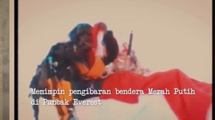 Prabowo memimpin pengibaran bendera Merah Putih di Puncak Everest