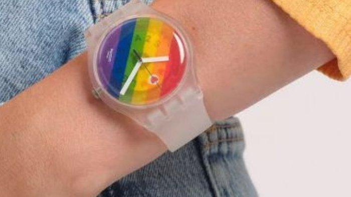 Siapa pun yang ditemukan memiliki produk Swatch bertema LGBTQ di Malaysia, menghadapi hukuman tiga tahun penjara atau denda hingga 20.000 ringgit ($4.375).