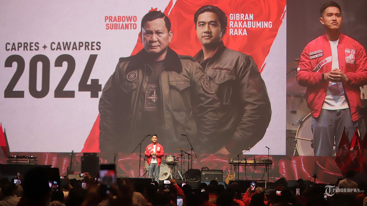 Ketua Umum PSI Kaesang Pangarep menyampaikan pidato saat mengikuti acara deklarasi Konser Pilpres Santuy Ojo Rungkad di Jakarta Pusat, Selasa (24/10/2023). Partai Solidaritas Indonesia secara resmi mendukung Prabowo Subianto sebagai capres dan Gibran Rakabuming Raka sebagai cawapres dalam Pilpres 2024. Tribunnews/Jeprima