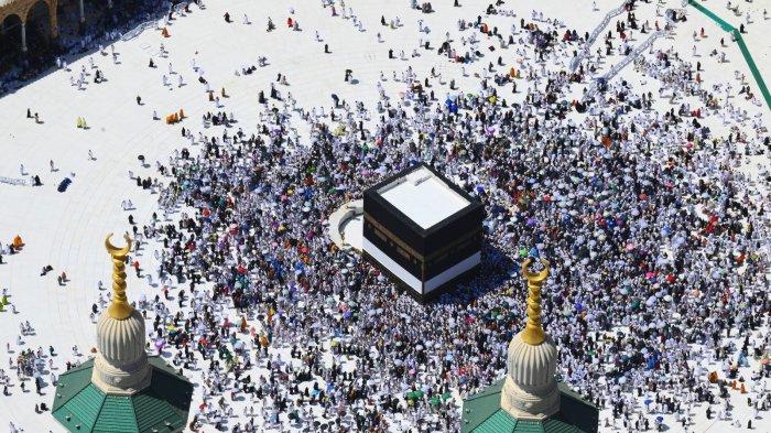 MENUJU PUNCAK HAJI 2025 - Jemaah haji dari seluruh dunia mulai memadati area Masjidil Haram menyusul kian dekatnya puncak haji di Armuzna.