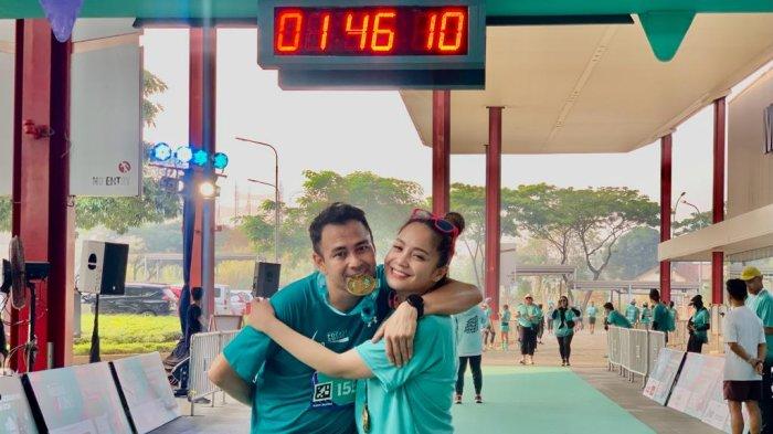 Raffi Ahmad dan Nagita Slavina, usai berlari di Rexona Run 2023, dalam kawasan Tangerang, Banten, Minggu (22/10/2023)