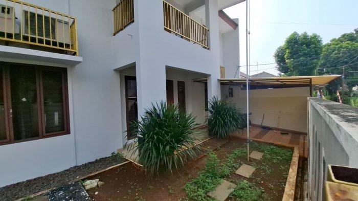PEMBUNUHAN BRIGADIR J - Penampakan rumah dinas mantan Kadiv Propam Polri Ferdy Sambo di Komplek Polri Duren Tiga RT 05 RW 1, Jakarta Selatan, Kamis (10/7/2025). Rumah tersebut menjadi tempat kejadian perkara (TKP) pembunuhan Brigadir Nofriansyah Yosua Hutabarat alias Brigadir J oleh atasannya, Ferdy Sambo dkk, pada Jumat, 8 Juli 2022 lalu.