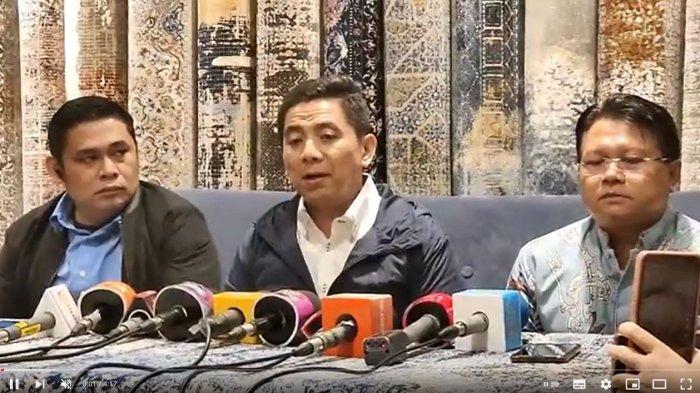 Sandy Arifin membeberkan kondisi Rebecca Klopper pasca terjerat kasus video viral tersebut.