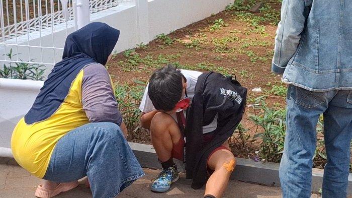 SEKOLAH RAKYAT - Perpisahan siswa Sekolah Rakyat Menengah Pertama 6 di Sentra Handayani, Jakarta Timur pada Senin (14/7/2025) diwarnai momen haru. Tangisan siswa terdengar.