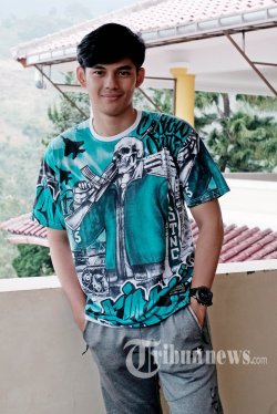 Artis peran Shandy William ditemui disela-sela shooting film Kain Kafan Hitam, di Jawa Barat, Sabtu (8/9/2018). Aktor tampan yang juga ahli beladiri taekwondo pemegang ban hitam Dan III tersebut sebelum terjun kedunia akting ternyata pernah menjadi atlet taekwondo dan mengikuti Pelatnas bersama peraih medali emas taekwondo Asian Games 2018, Defia Rosmaniar. TRIBUNNEWS/HERUDIN