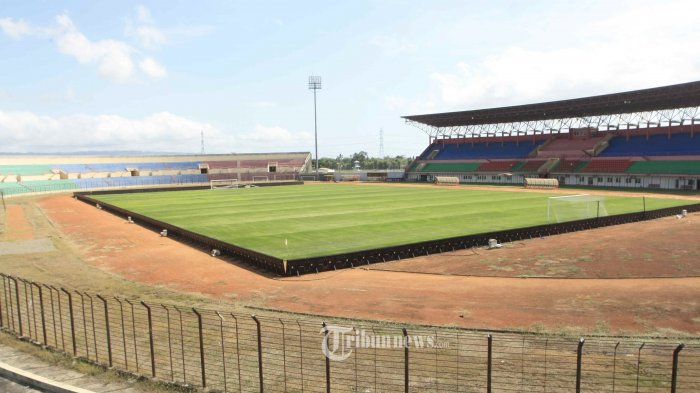 STADION SULTAN AGUNG. Panel iklan LED yang akan digunakan dalam gelaran Liga 1 sudah terpasang di Stadion Sultan Agung, Bantul, DI Yogyakarta, Selasa (29/9/2020). Stadion ini nantinya akan digunakan oleh tim Bali United, Persija Jakarta dan PSM Makasar dalam lanjutan kompetisi yang berstatus extraordinary ditengah pandemi Covid-19. TRIBUN JOGJA/HASAN SAKRI