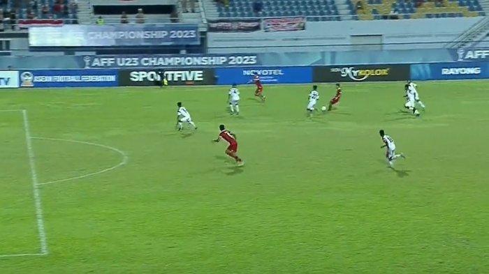 Tayangan ulang saat Gol Ramadhan Sananta dianulir oleh wasit pada pertandingan Timnas Indonesia vs Timor Leste di Piala AFF U23 2023, Minggu (20/8/2023).