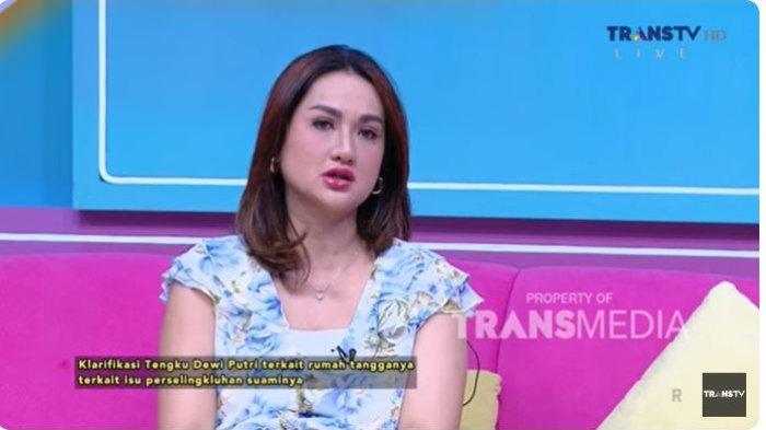 TengkU Dewi Putri sdmfmsdmfmsdfdsfdsf