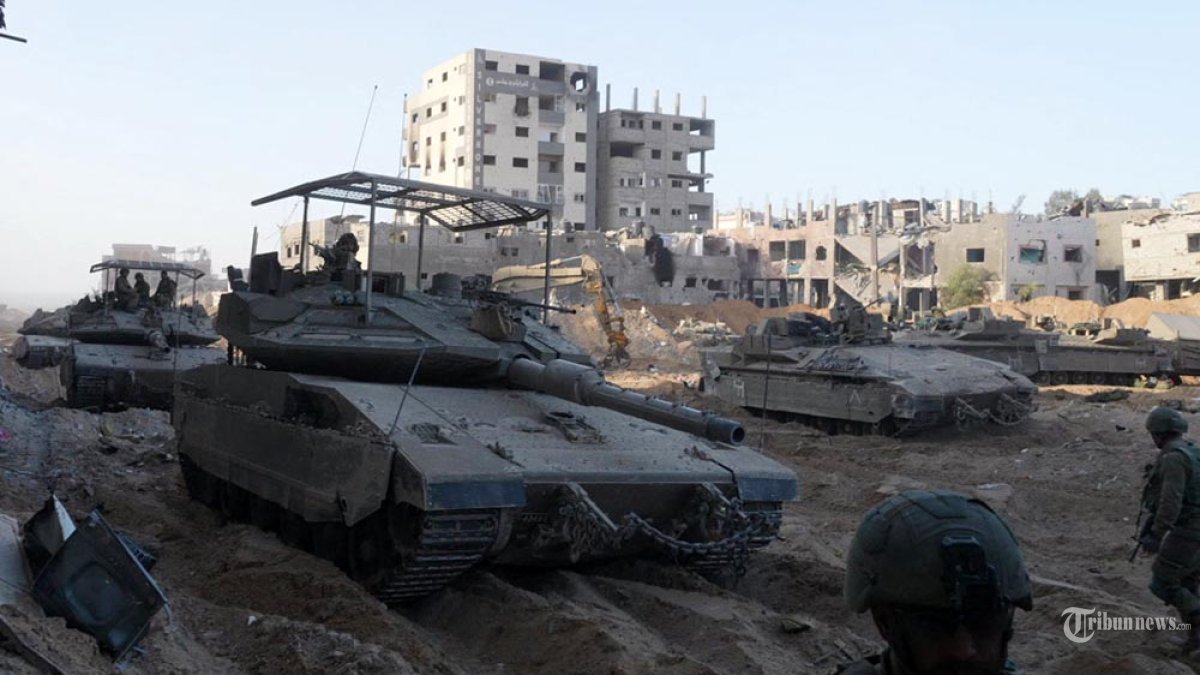Pasukan Israel digambarkan selama operasi di Gaza utara pada 8 November 2023, di tengah berlanjutnya pertempuran antara Israel dan kelompok militan Palestina Hamas. (Daphne LEMELIN / AFP)