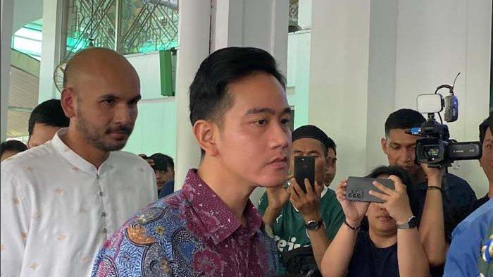 WAPRES RI GIBRAN - Dalam foto: Wakil Presiden RI Gibran Rakabuming Raka saat hadir melayat almarhumah Titiek Puspa di Masjid An-Nur Perdatam, Pancoran, Jakarta Selatan, Jumat (11/4/2025).