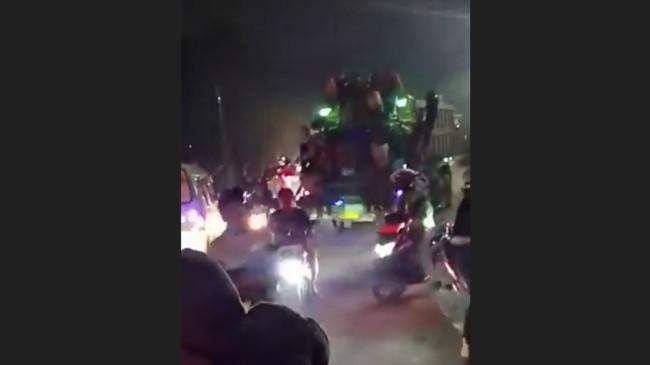 Malam Ini Parungpanjang Memanas! Jalan Diblokade, Lalu Lintas Lumpuh
