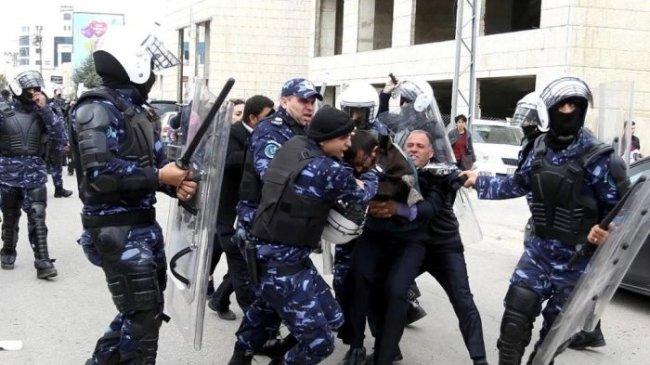 Hamas: Penangkapan Aktivis Gaza oleh PA Adalah Tusukan Baru dari Belakang Bagi Rakyat Palestina