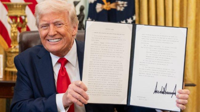 Trump Janji Beri 1.000 Dolar dan Tiket Pulang untuk Imigran Ilegal yang Mau Deportasi Mandiri