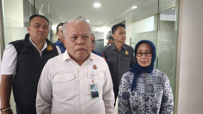 Kejagung Serahkan 10 Bundel Dokumen yang Jerat Direktur Pemberitaan JakTV Tian Bahtiar ke Dewan Pers