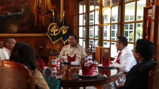 Saat Pernyataan Hotman Paris Soal Ruang Rapat Menhan Diluruskan Prabowo: Oke Lah Sahabat