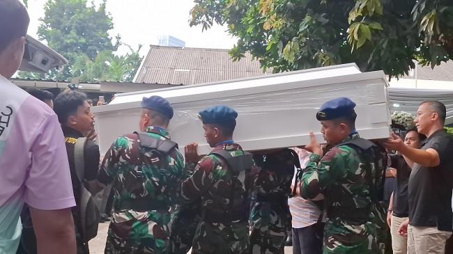 Jenazah Mantan Kadispenau Marsma TNI Fajar Korban Kecelakaan Pesawat Tiba di Rumah Duka