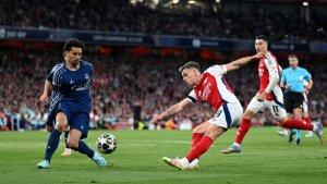 Bek-PSG-Marquinhos-mencoba-menutup-pergerakan-winger-Arsenal-Leandro-Trossard.jpg