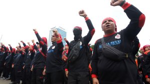Buruh-Gelar-Aksi-di-Depan-Gedung-DPR_20250206_203430.jpg