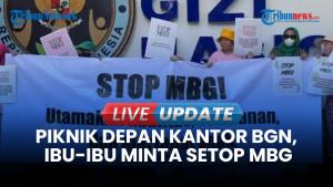 Saat 'Piknik' Depan Kantor BGN, Ibu-ibu Demo Minta MBG Dihentikan