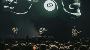 Terjemahan Lirik Lagu Dance, Dance - Fall Out Boy: We're Falling Apart To Half Time