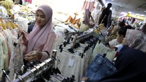 Tren Baju Lebaran 2026: Gamis 'Bini Orang' dan 'Mertua Series' Jadi Rebutan di Tanah Abang