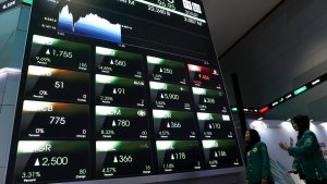 IHSG Ditutup Melesat 7,57 Persen Level 5746 Setelah Sempat Terpuruk ke Level 5300