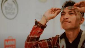 Kunci Gitar Orang Timur - Juan Reza, Chord Dasar: Hitam-Hitam Manis Itu Dar Mana? yang Senyum-Senyum