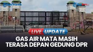 Gas Air Mata Masih Terasa Depan Gedung DPR: Pasukan Oranye Bersihkan Sisa Demo 