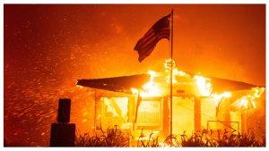 Kebakaran-besar-di-Los-Angeles-California-Amerika-Serikat.jpg