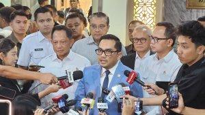 Ketua-Komisi-II-DPR-RI-Rifqinizamy-Karsayuda-di-Kompleks-Parlemen-321.jpg