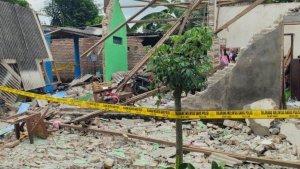 Ledakan-Petasan-Hancurkan-Rumah-di-Kediri-Pemilik-Terbakar-hingga-Alami-Gangguan-Pendengaran.jpg