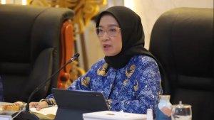 Menpan-RB-Rini-Widyantini-memimpin-rapat-internal-di-Kementerian-PAN-RB.jpg