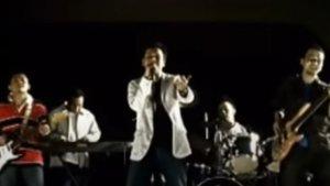 Chord Gitar Tapi Bukan Aku - Kerispatih: Hati yang Tulus Mencintaimu tapi Bukan Aku