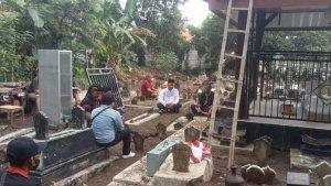 Pembongkaran-makam-yang-diduga-palsu-di-Ponorogo.jpg