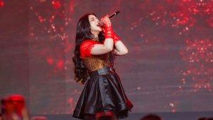 Lirik Lagu Adu Bola Mata - Tiara Andini: Tak Perlu Berkata, Ku Tahu Kamu Memang Jatuh Cinta