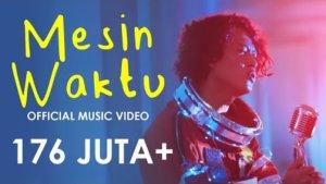 Lirik dan Chord Gitar Melukis Senja - Budi Doremi: Menaklukkan Hari-harimu yang Tak Mudah