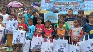 bantu-korban-banjir-sukabumi.jpg