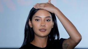 erika-carlina-pose.jpg