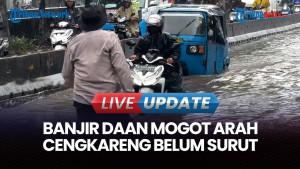 Jalan Daan Mogot Tergenang Banjir, Petugas Pompa: Pantang Pulang Sebelum Surut!
