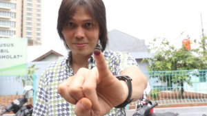 Chord Gitar dan Lirik Lagu Separuh Nafas - Dewa 19: Kau Hancurkan Diriku Bila Kau Tinggalkan Aku