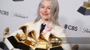 Lirik Lagu Scott Street - Phoebe Bridgers: Anyway, Don’t Be A Stranger