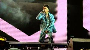 Lirik lagu Senja - Rich Brian: Termenung Kukagumi Cakrawala Senja