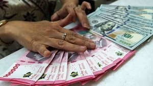 rupiah-ditutup-lesu-ke-level-rp-16260_20240419_195922.jpg