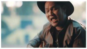 Lirik Lagu Tak Setara - Virgoun: Namun Bahasa Cinta Kita Ternyata Amat Berbeda