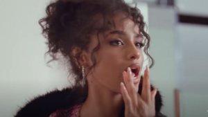 Lirik Lagu Chanel - Tyla: Put Her In Chanel, How You Say You Love Me