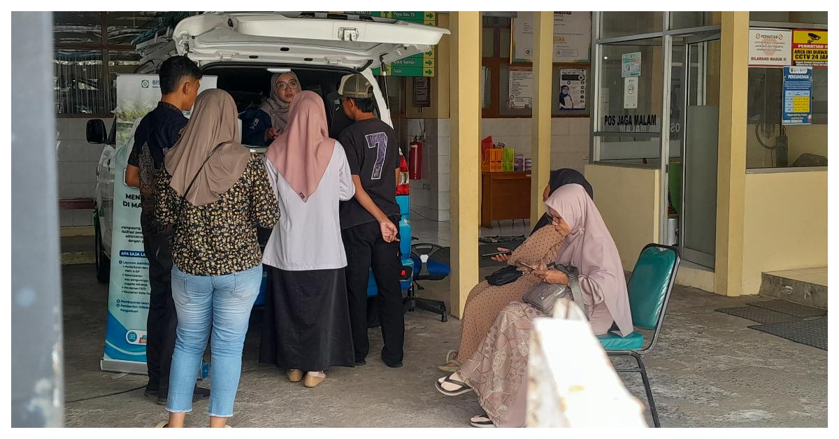 LAYANAN AKSES JKN - Warga di Kecamatan Nogosari, Boyolali, yang mengakses layanan Jaminan Layanan Nasional (JKN) melalui BPJS Keliling di puskesmas setempat, Rabu (30/7/2025).