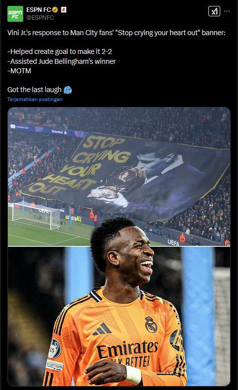 EJEKAN JADI BOOMERANG - Suporter Manchester City membentangkan spanduk besar yang bertuliskan 