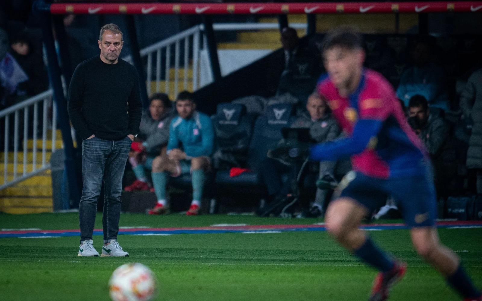Sikap Berkelas Hansi Flick Redam Polemik Wasit El Clasico