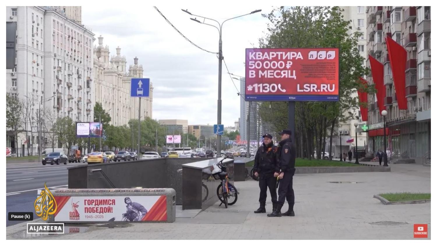 HARI KEMENANGAN RUSIA - Tangkap layar YouTube Al Jazeera English pada 8 Mei 2025, memperlihatkan suasana kota Moskow menjelang Hari Kemenangan Rusia 9 Mei 2025. 29 negara diundang dalam parade Hari Kemenangan tersebut.